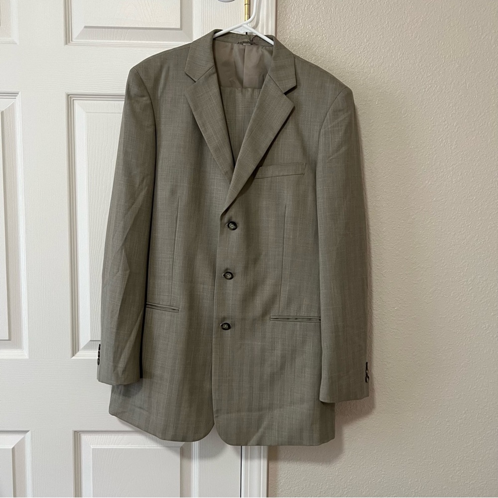 Liz Claiborne Men’s Two Piece Suit - Jacket 40L - Pants 32/34